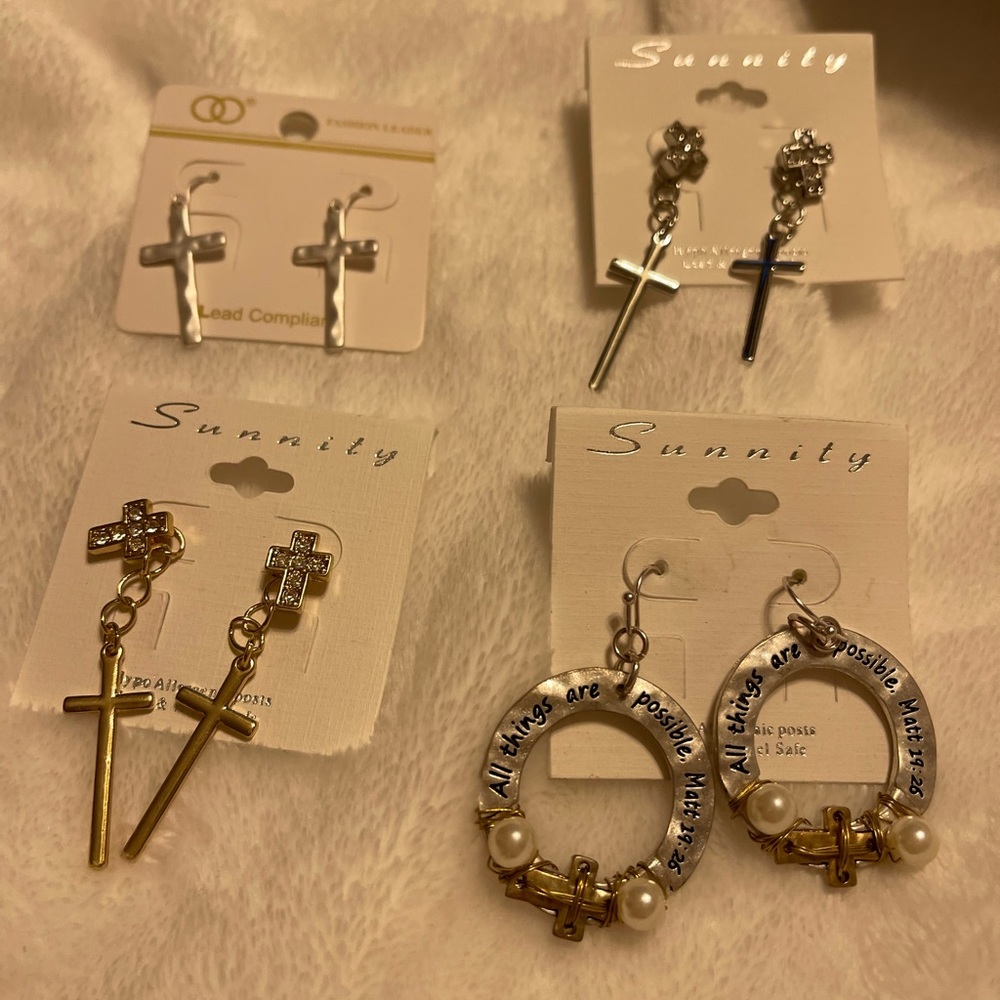 4pr Cross earrings